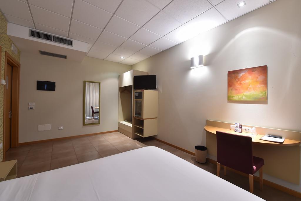 ตาตีโฮเต็ล Hotel ลูโก ภายนอก รูปภาพ