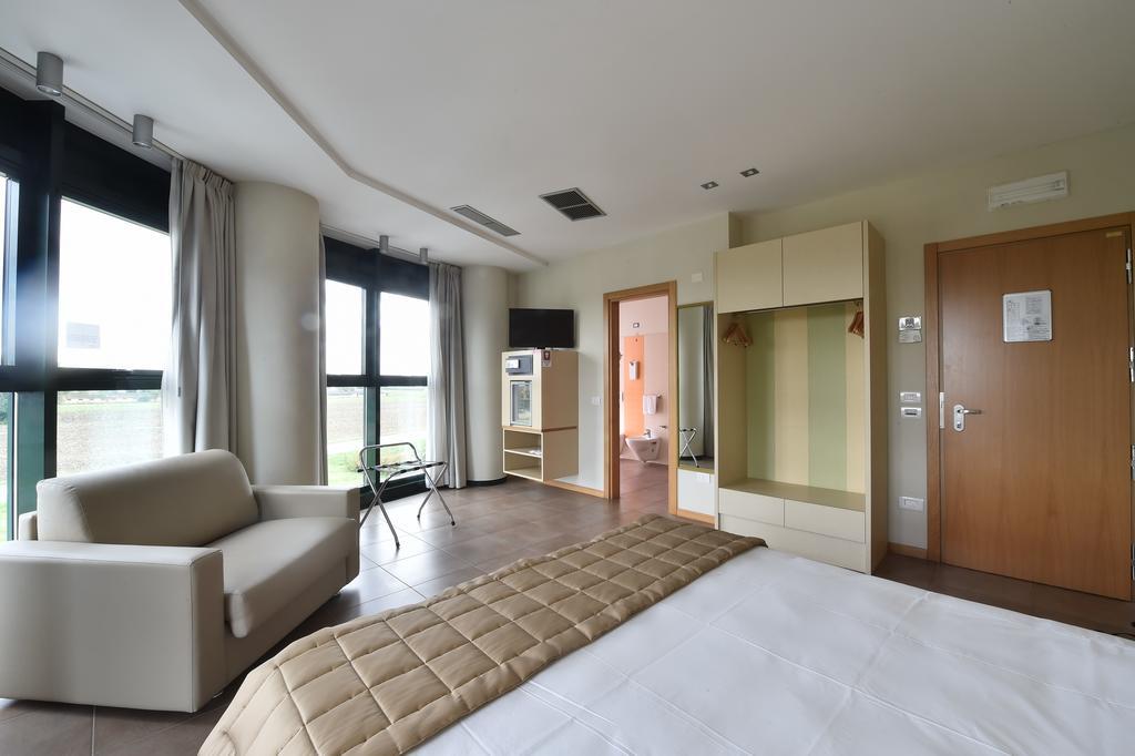 ตาตีโฮเต็ล Hotel ลูโก ภายนอก รูปภาพ