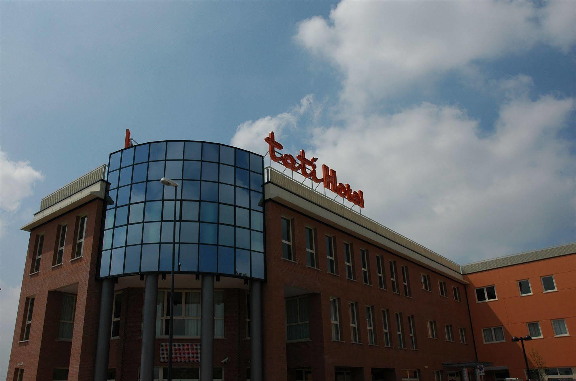 ตาตีโฮเต็ล Hotel ลูโก ภายนอก รูปภาพ