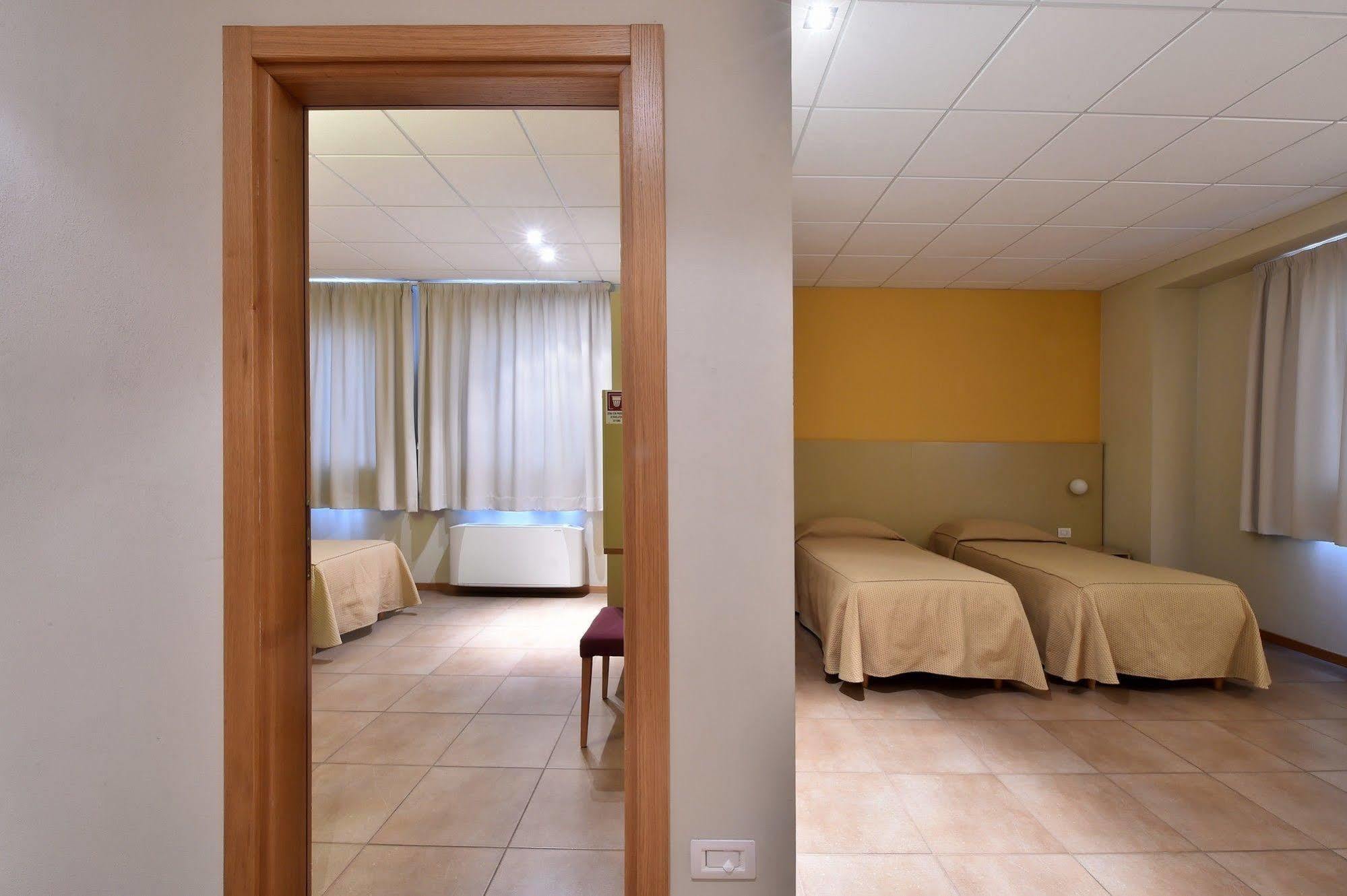ตาตีโฮเต็ล Hotel ลูโก ภายนอก รูปภาพ